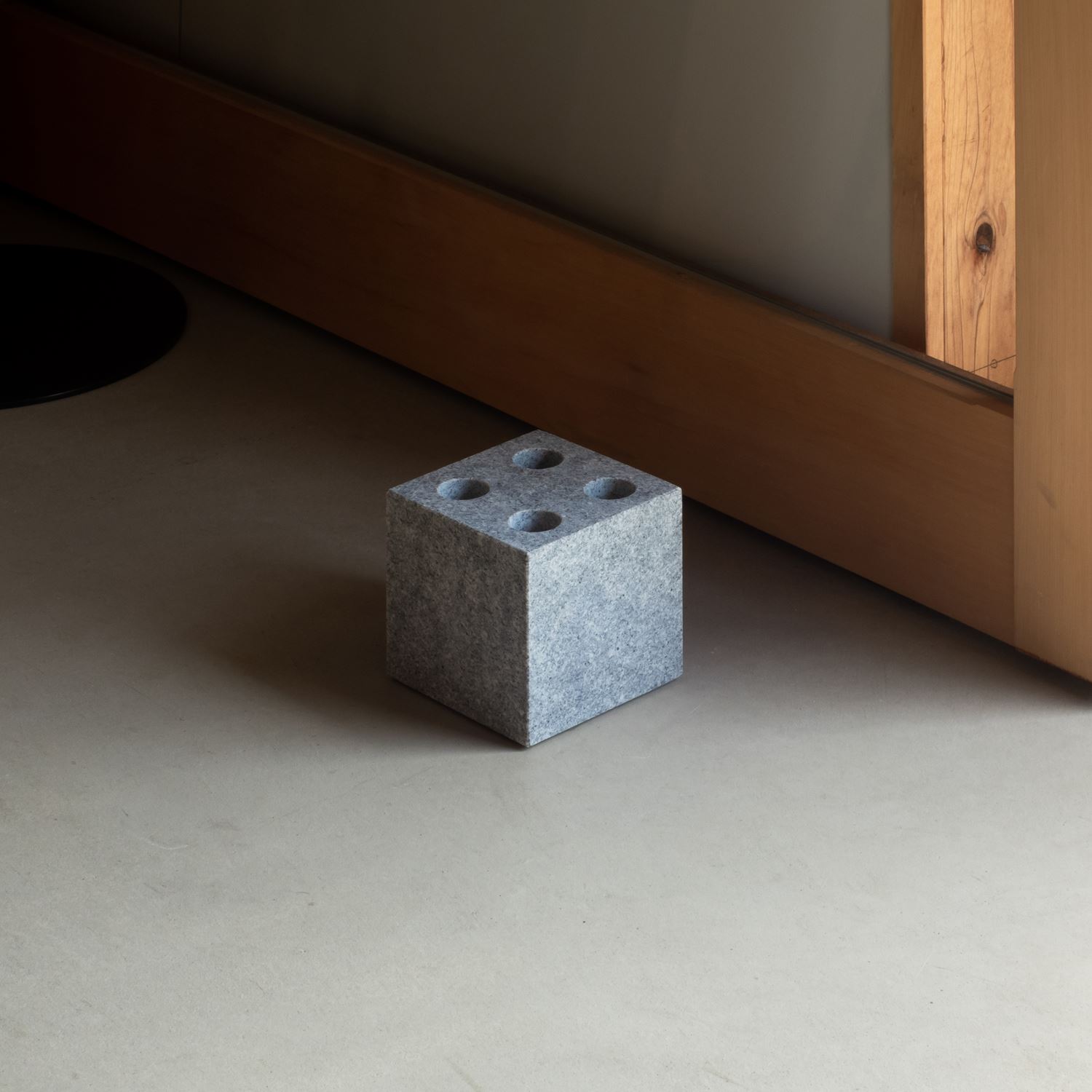 SS – UMBRELLA STAND / cube / komame